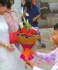 广东2名未成年人举办婚礼 官方道歉称普法不力