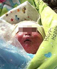 "狠心啊!婴儿被弃野外 脸上爬满蚊虫"