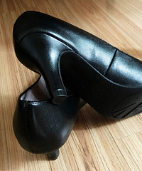 ȫ��36���ݽŴ��и���Ь������ת180Ԫ