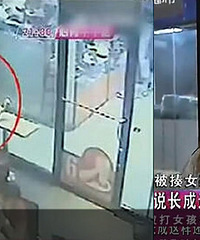 俩女孩自拍被陌生人暴打:长这样还拍什么拍!