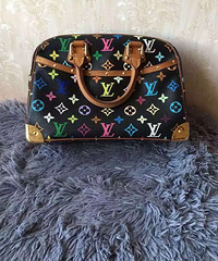 Lv黑三彩保龄球手提包,成色如图,工价一