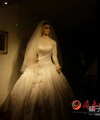 吓死了!婚纱店用店主女儿的尸体当模特 多图慎点!