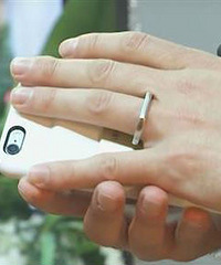 奇葩!这个果粉太疯狂 结婚对象居然是一只iphone!