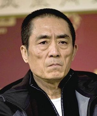 "张艺谋购集资房遭之质疑 名人正当权益应保护"
