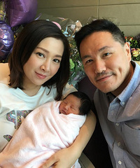 37岁关心妍喜得爱女 回忆产房剪脐带感动流泪