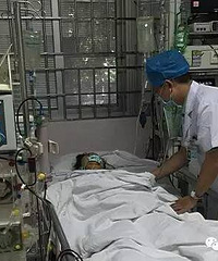 "泡发一碗黑木耳毒倒一对夫妻,妻子至今还没醒……这样做真的会有