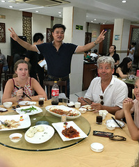 老外来杭州都很喜欢这里的美食 有特色