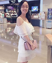 小白裙穿着既性感有淑女 美死了!