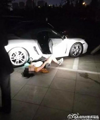 С��������ײ�������ң����һ���˫��̥����