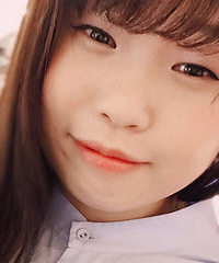 谁说圆脸妹子不美啦!好想去捏捏她
