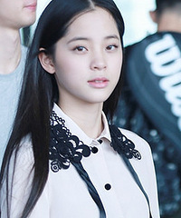 光在机场就换了三套衣服 不是一般的高调