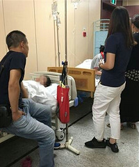 "杭州文晖中学20余名学生午饭后疑似食物中毒."