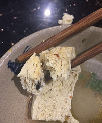 "孕妇在大龙燚吃火锅吃到苍蝇 店家的态度让人感觉比吃苍蝇更恶心"