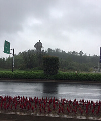 美丽的临安城门口