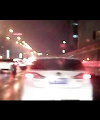 下雨天还要再高架上来回别我 我到底是哪里惹到你了?