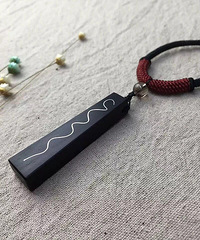 这次做了个毛衣链,一块木头一根银线就搞定了~