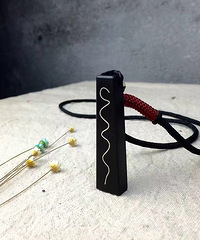 这次做了个毛衣链,一块木头一根银线就搞定了~