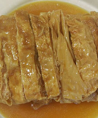 "皮皮鲁的拿手菜: 营养又美味的豆腐皮肉末鸡蛋卷"