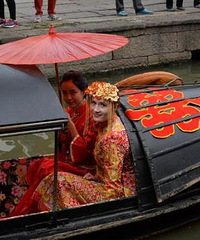 "好热闹!乌克兰新娘在绍兴古镇的水乡婚礼"