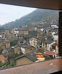 在这你看不到高楼大厦 村里的土楼照样闪瞎你的眼