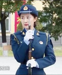 最正军花!杨幂穿军装也挡不住好身材