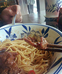 �䵺��� �ܽ����Ӱ��������潴֭Ũ��  �Ź���ɫ�����ˣ�