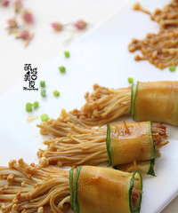 "青瓜&金针菇最佳搭配,简单又便宜重点是好食"