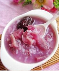 兵鸽美容紫薯红枣粥
