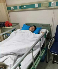 "怀孕7月女医生抢救病人时遭家属捶打 致胎盘早剥"