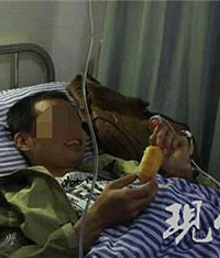 男子蛋疼 在网上约医生 宿舍里切睾丸