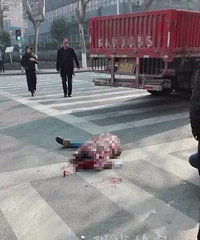 ��ʹ����������ĸŮ��ײ���� ŮӤ�žŸ��´�