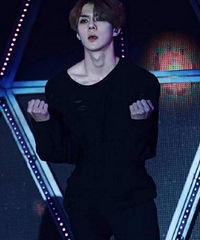 盘点娱圈锁骨最好看10位男星 鹿晗第二他第一