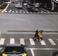 ʵ��:3��������ǣ�ִ���ƹ���· ˲�䱻ײ��