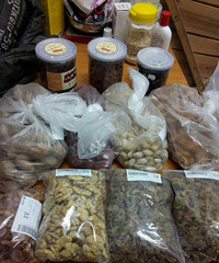 我妈挑剔回家过年只要钱 我买的这些礼物看不上