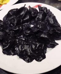 过年回家就是吃吃吃 特别想念老家黑色的水饺