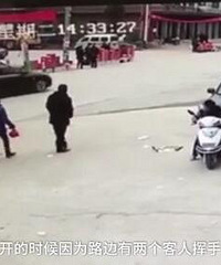 6��Ů��·��С�� �аʹ�������� ��ҽ������