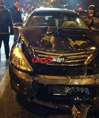 突发!湖墅南路等红灯,漂亮女司机连人带车被撞飞!