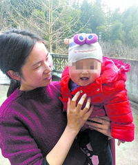 "年轻爸爸悬赏寻手机 只因存有离世女儿千张照片"