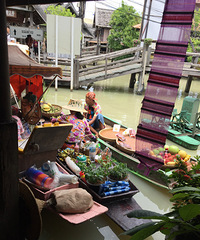 除了美食是亮点 这里的水上市场特有意思