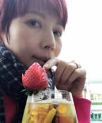 饮料里藏戒指?蔡少芬情人节秀恩爱玩新花样