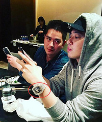 潘玮柏戴了块1300万的名表,手上扛着一个豪宅啊