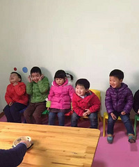 多让孩子界内涂色,可以锻炼孩子的灵敏度