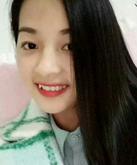 笑起来的小虎牙,巨可爱啊~