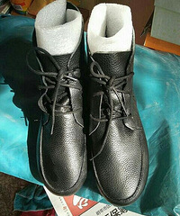 ����һ��ţƤЬ����ת������һ��ţƤŮЬ��