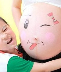 "二胎生女儿终于儿女双全,婆婆的话却让人气得牙痒"