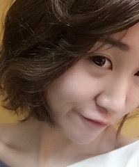 姑娘有会放电的眼睛+性感的锁骨!