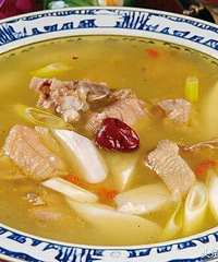 "孕妇妈妈何时吃土鸡对胎儿发育好,且自己也"