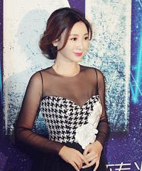 柳岩穿透视装现身秀身材 可脸怎么又变了?