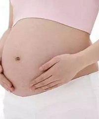 "高龄产妇第7次怀孕,结果子宫被撑破,大人胎儿命悬一线!都怪"