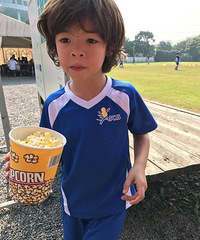 超模吕燕混血儿子曝光 阳光暖萌笑起来像妈妈